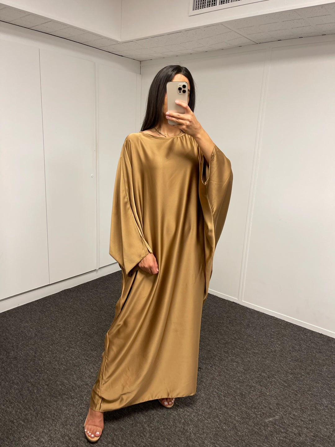 ROBE OVER BRONZE